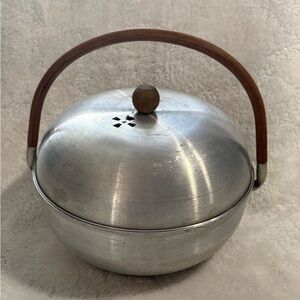 Vintage MIRRO Aluminum 3508 Bun Bread Warmer Steamer Bamboo Handle